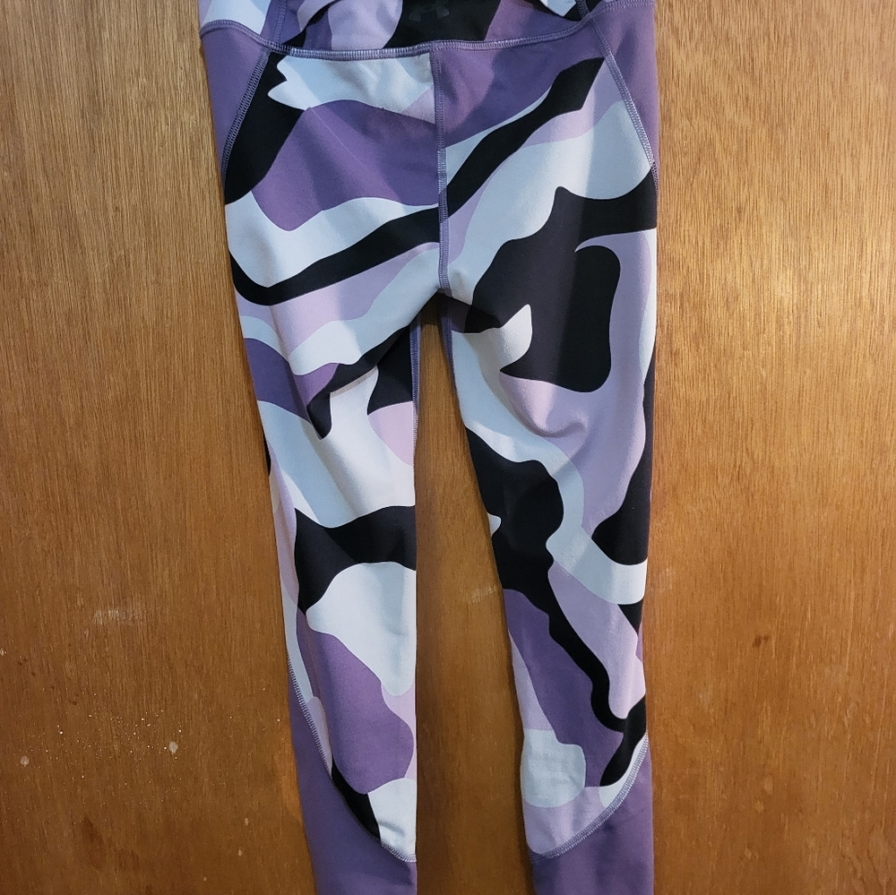 Under Armour purple camo Rush leggings. Sold out in U.S. NWOT Extra Small - Picture 4 of 12